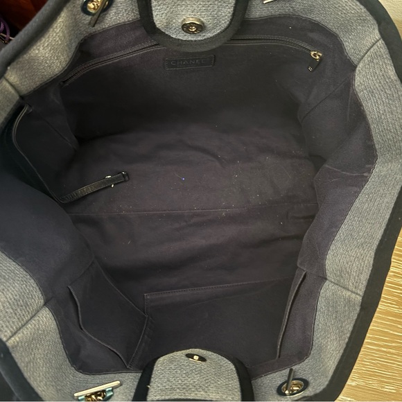 CHANEL Blue distressed look Canvas Tote with Chain Handles. SHW Deauville Tote - Picture 9 of 13